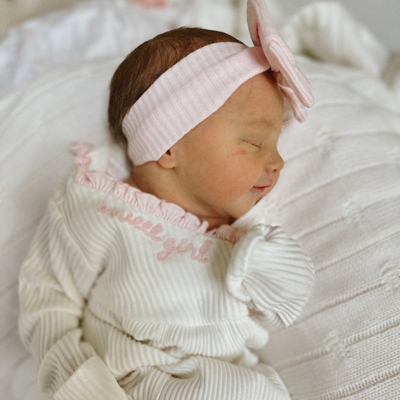 hi, i’m haley🎀 - Picture 3 of 3